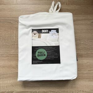 New DKNY Full/Queen Duvet Cover and Two Sham Set Soft Comfort White